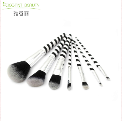 新買的化妝刷需要清洗么，該如何清洗呢？