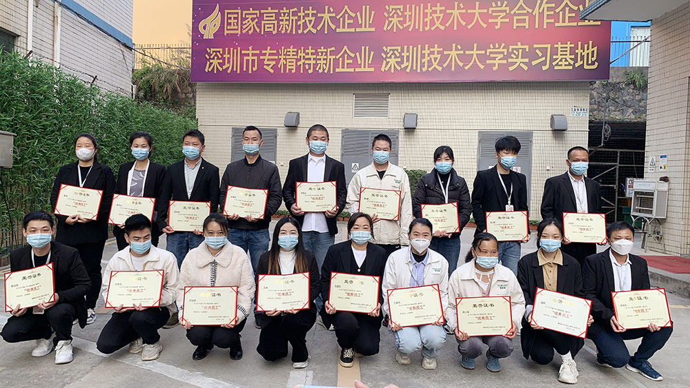 雅香麗化妝用品（深圳）有限公司預(yù)祝大家度過一個平安祥和、喜慶歡樂的元旦假期！