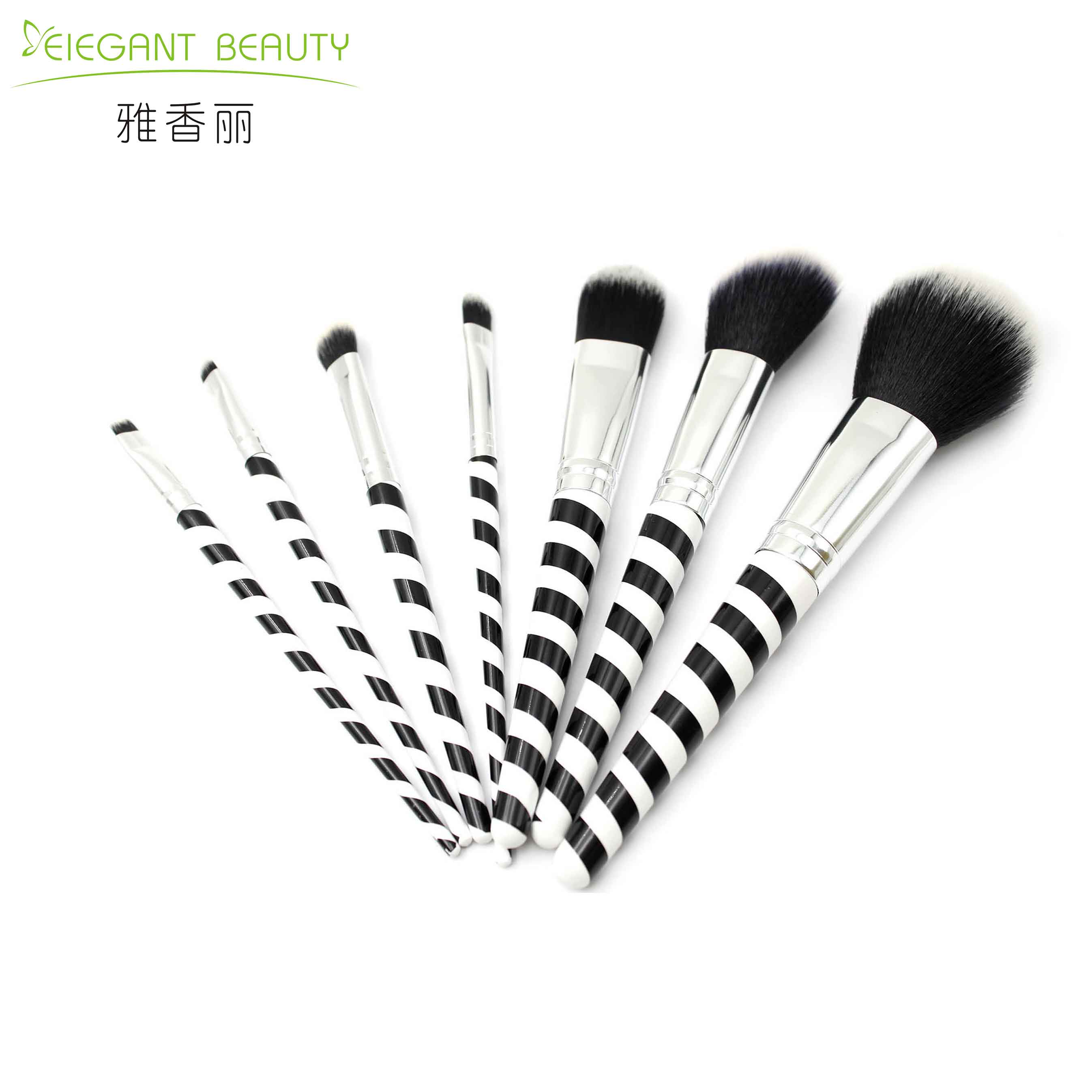 清理化妝刷上彩妝殘留的正確方法，你知道嗎？