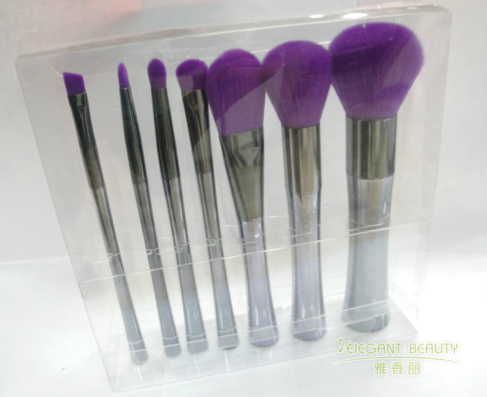 成套化妝刷中的每把刷子都有何特定用途？