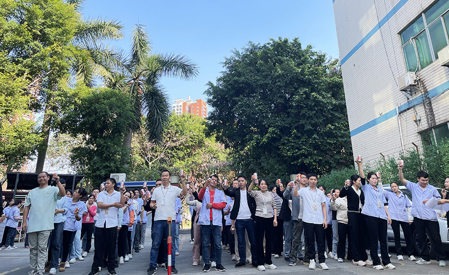 ”聚力同行 繩彩飛揚(yáng)“~拔河比賽在雅香麗人的一聲聲吶喊助威中圓滿結(jié)束！