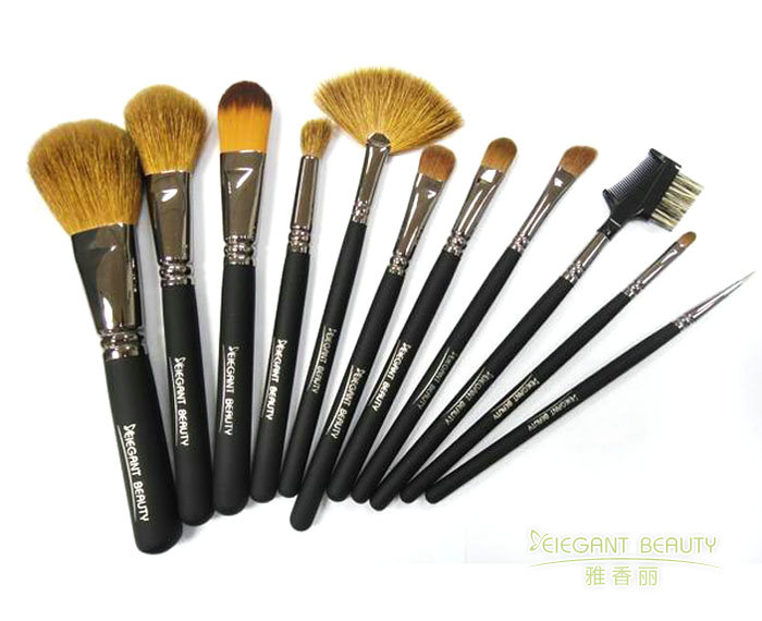 成套化妝刷中的刷毛硬度對化妝效果有何影響？